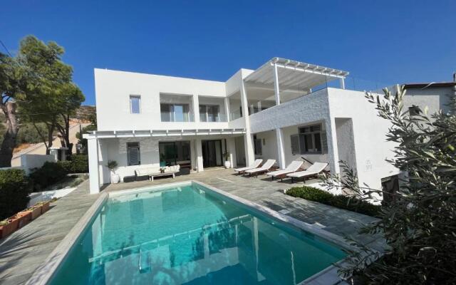 5 Bedroom Villa with Private Pool, Saronida, Athens Riviera