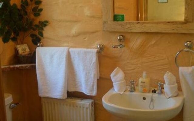 Lissyclearig Thatched Cottage