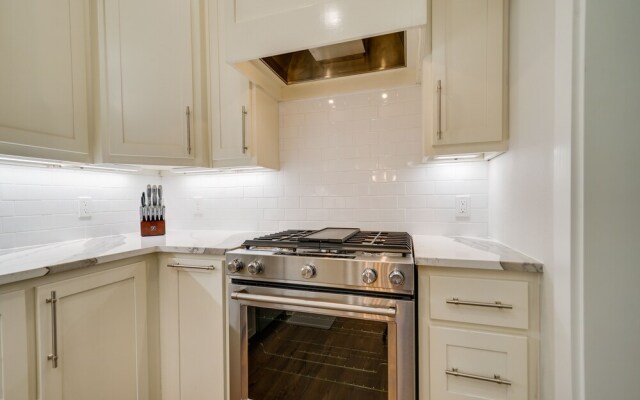Upscale Texarkana Townhome, Walk to Downtown!