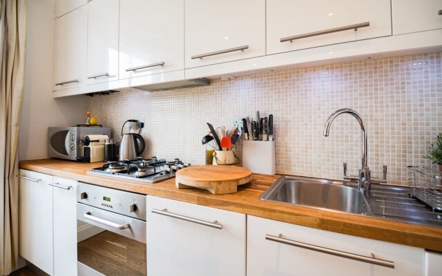 Charming Chelsea Home by the River Thames