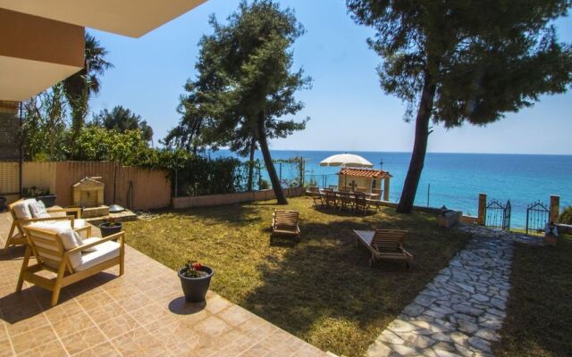 Beachfront Villa Posidi