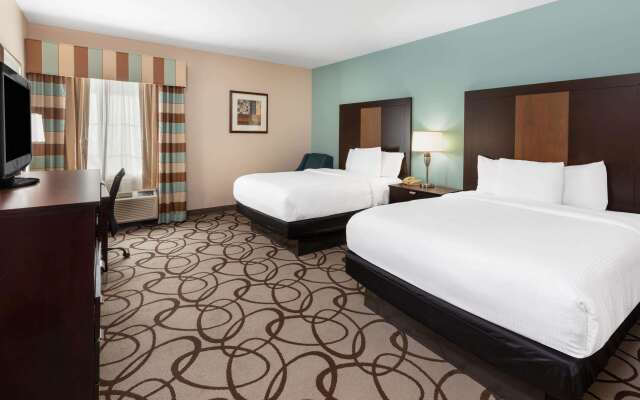 La Quinta Inn & Suites by Wyndham Fort Worth - Lake Worth