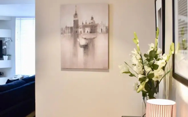 The Orient - Super Cool and Central - Sleeps 2