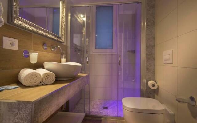 White Suite  Apartments