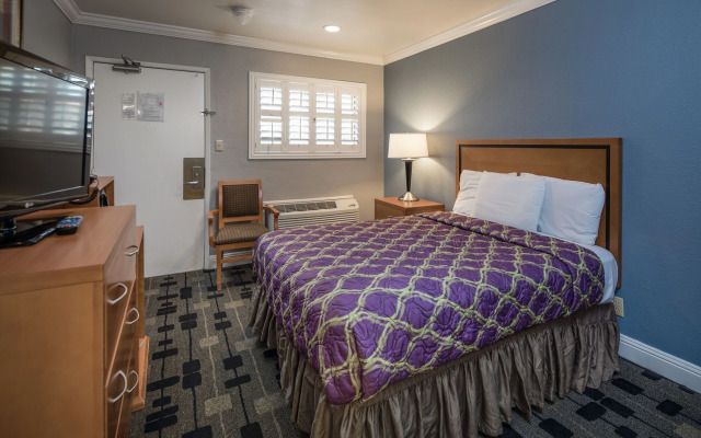 SOMA Park Inn – Civic Center
