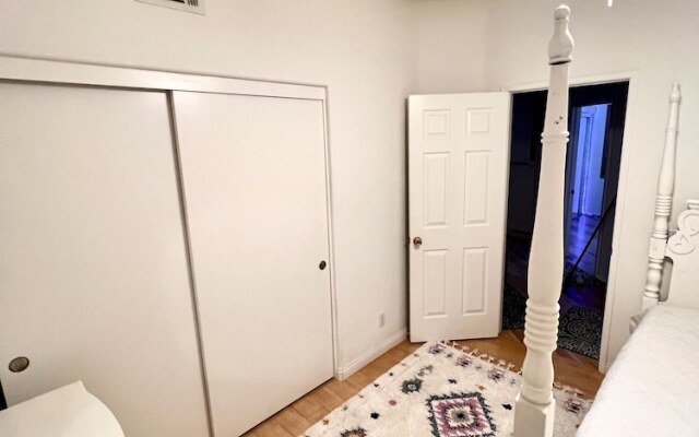 Beautiful 3 Bedroom Townhome in Irvine