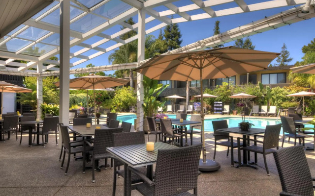 Dinah's Garden Hotel