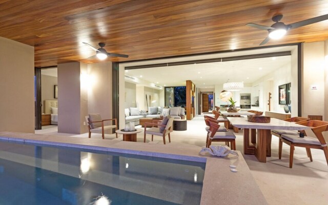 Sunny Vacation Condo 6