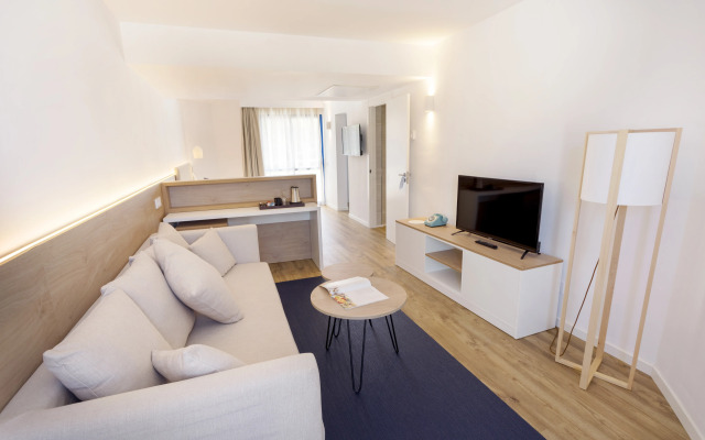 Parque Nereida Suites Hotel