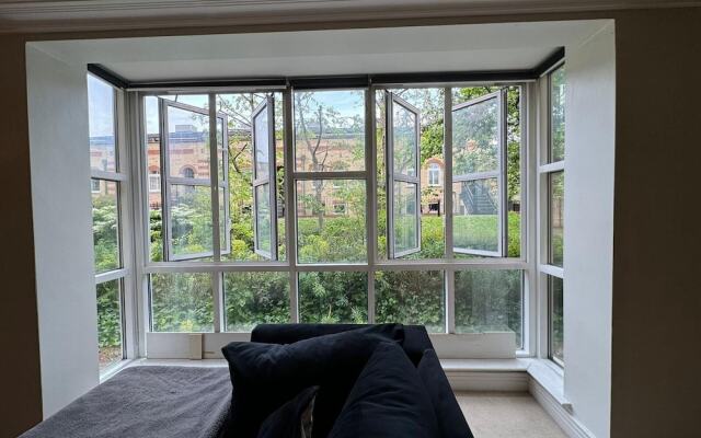 Luxury Apartment In London - Pool Spa & Gym