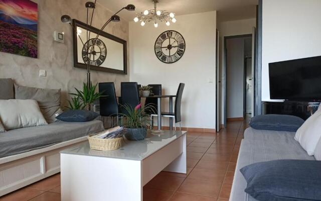 Charmant T2 climatisé avec belle vue , Golf de Pont-Royal