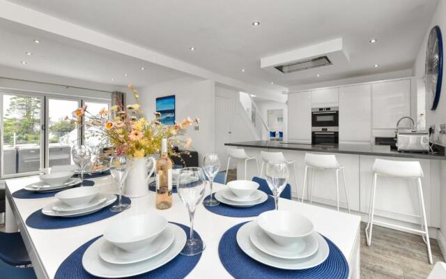 Bryn Rhosyn, 10 Cae Du