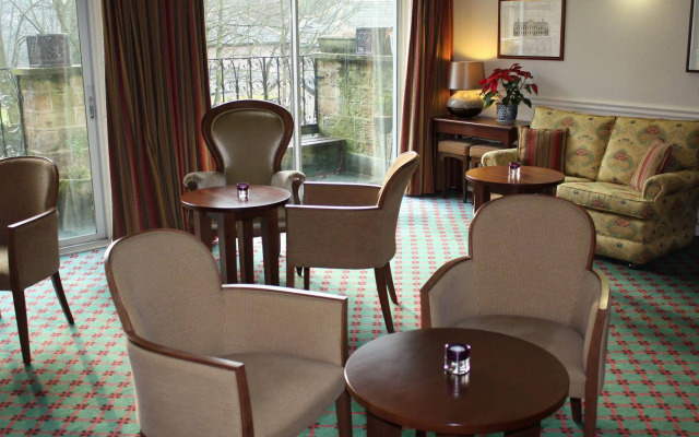 Ascot House Hotel