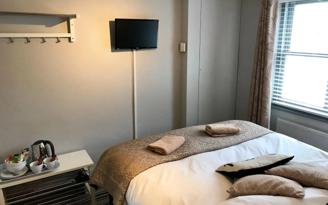 Ei8ht Brighton Apartments