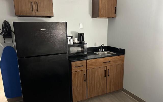 HomeTowne Studios by Red Roof & Conference Center Cortland