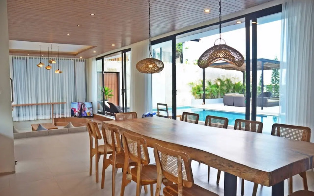 Sunset City View Villa 5 BR with a Private Heated Pool