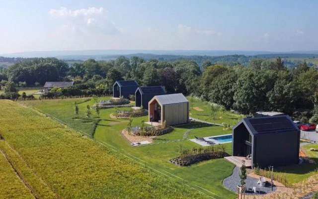 Romantic Holiday Home With Shared Pool