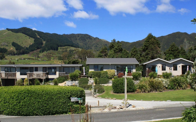 Pohara Beachfront Motel