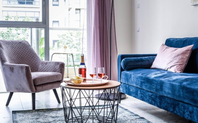 Apt with Balcony In the Heart of TLV