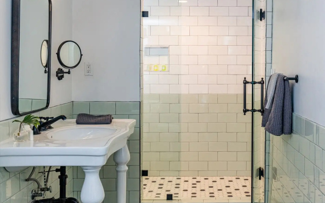 Ingleside Estate Hotel & Bungalows- Adults Only
