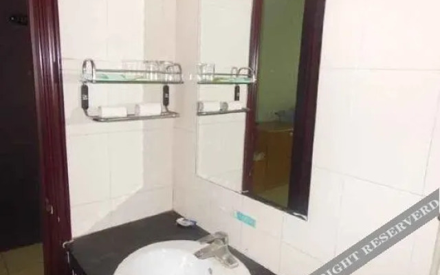 OYO Hongqiao Hotel (Wanda Plaza, Xuecheng District, Zaozhuang)