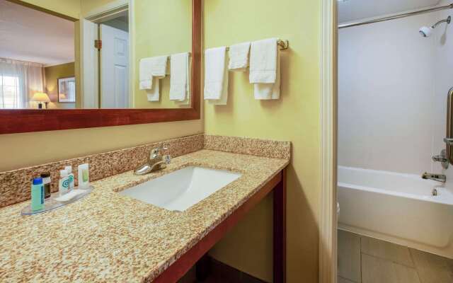 Days Inn by Wyndham Austintown