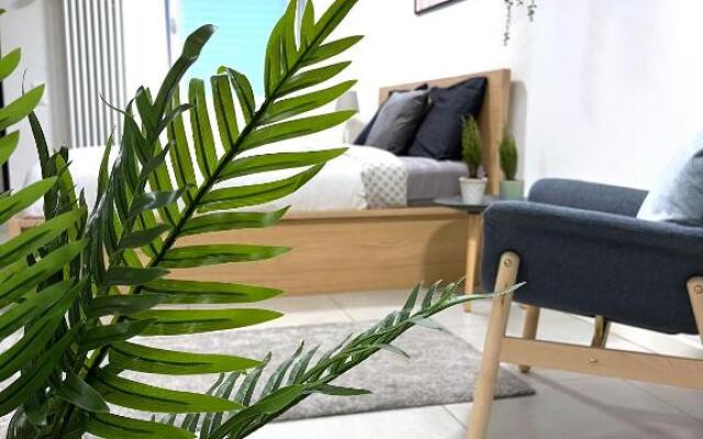 The Hidden Studio; Comfy & close to the Lake