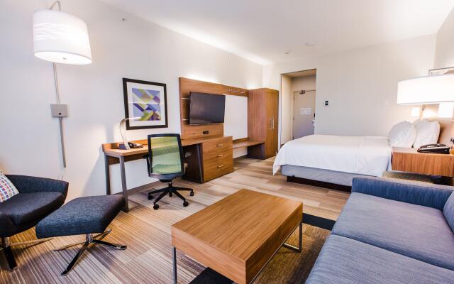 Holiday Inn Express & Suites West Edmonton - Mall Area, an IHG Hotel