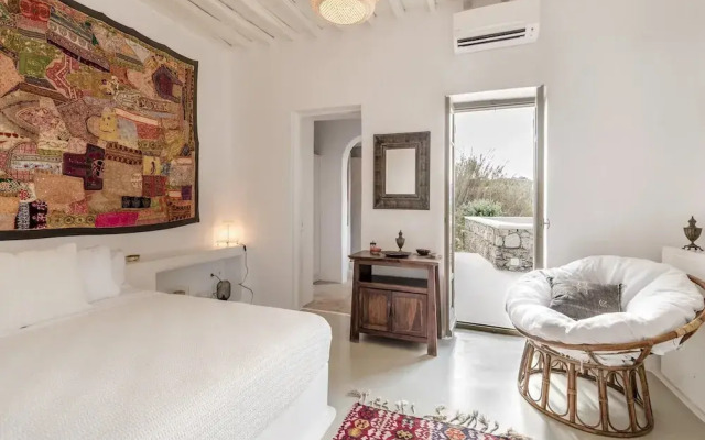 Traditional Villa With Swimming Pool
