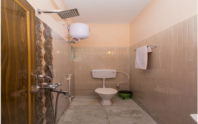 OYO 11379 Jams Guest House