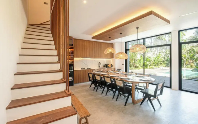 Refined 5 bd Modern Villa, 400m to Beach
