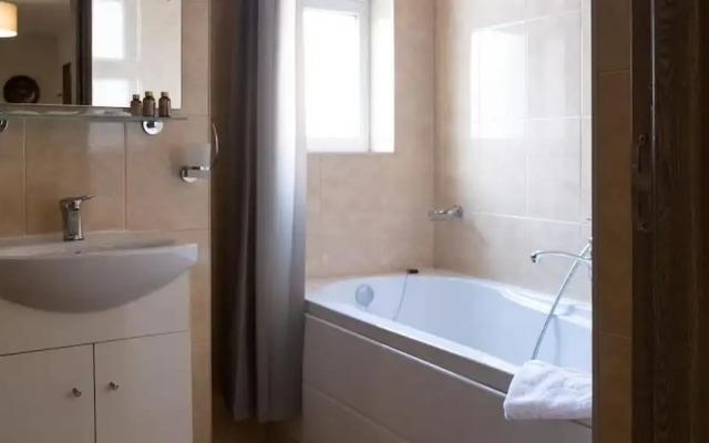 Apartment Family Rivulus