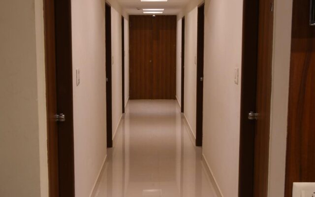 OYO 11960 Hotel Le Citi Inn