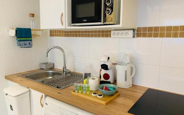 GOLFE JUAN Studio dans résidence avec piscine