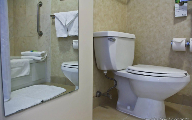 Radisson Suite Hotel - Toronto Airport
