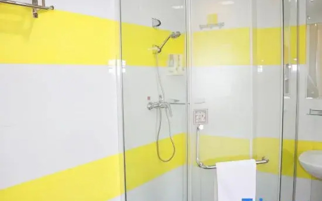 7 Days Inn Chongqing Qianjiang Jiaoxi Road Branch