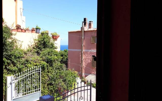 House with One Bedroom in Castelsardo, with Wonderful Sea View - 200 M From the Beach