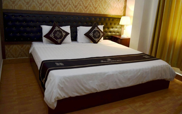 Charming Riverside Hotel