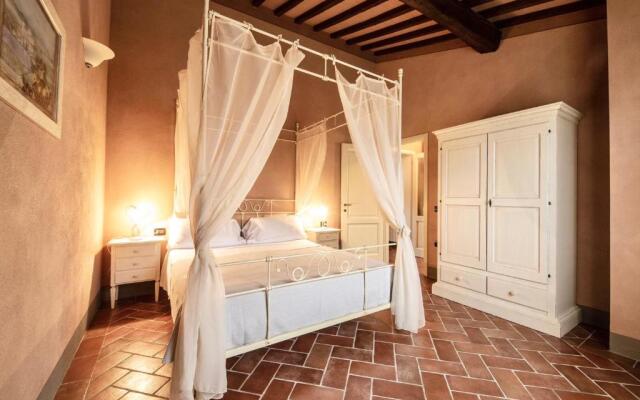 Residence con piscina a Monteverdi