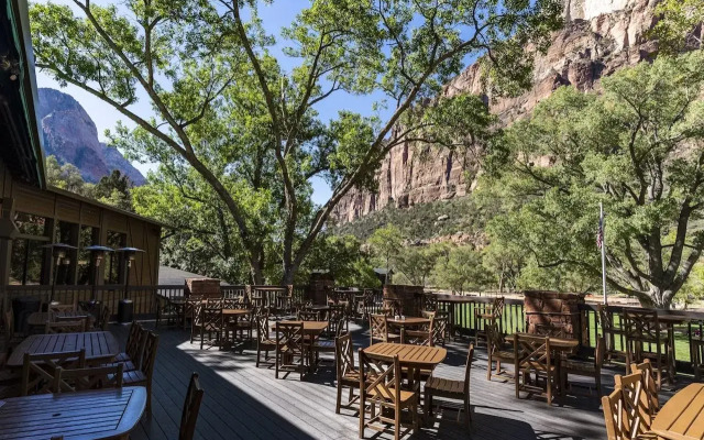 Zion Lodge