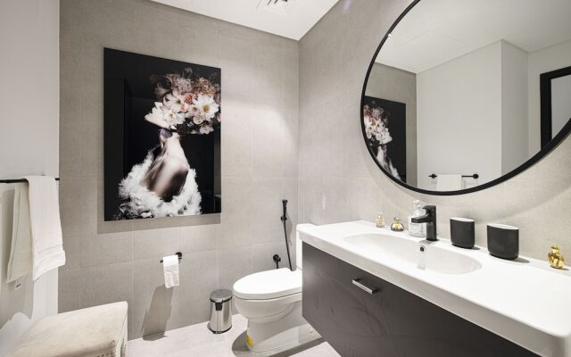 Waves - The Suite Dubai Luxury Studio Waterfront Living