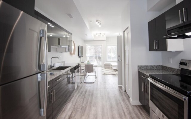 Upscale 2 Bedroom Townhouse Near Uofm IG Field