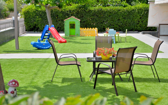 Stork Holiday Apartments - Garden & Sea View