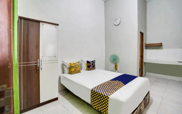 Hotel O Gamping Homestay Syariah – Guest Rooms – Gresik