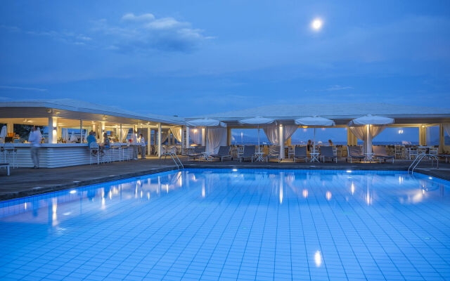 Kassandra Bay Resort, Suites & Spa