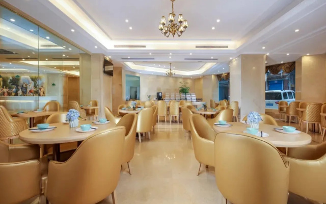 Vienna International Hotel (Wanzhou Gaosuntang Pedestrian Street Branch)