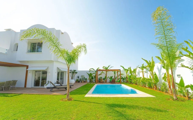 La Marina Secure Seaside With Pool