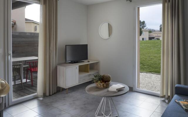 Semi-detached Home in Mediterranean Style, With Nice AC
