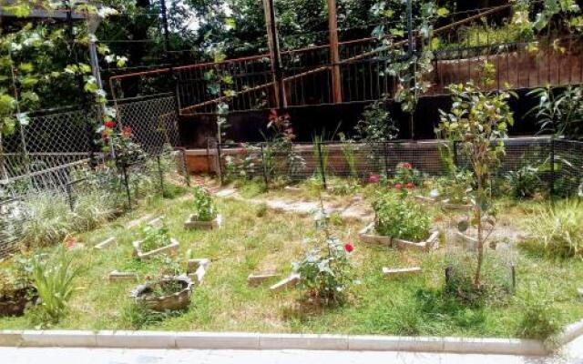 Makos Guest House