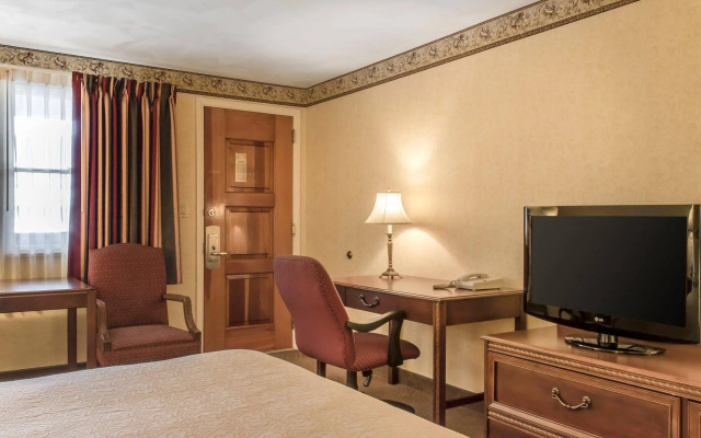 Quality Inn Breeze Manor